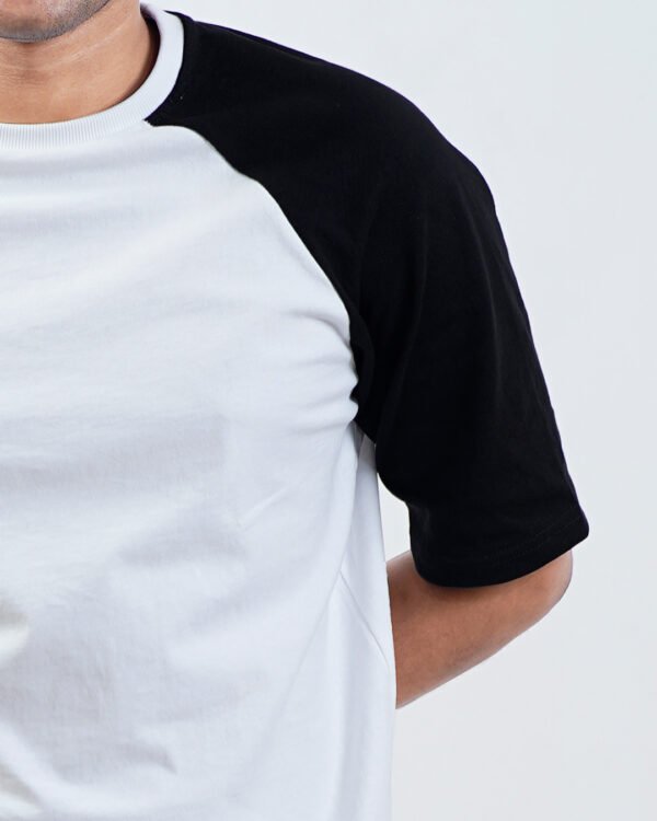 Half sleeve raglan t-shirt black and white